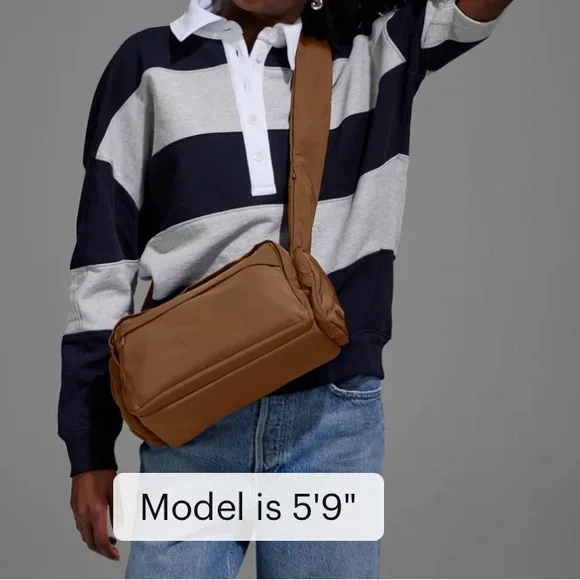 Away Featherlight Cargo Pack - Picture 2 of 7